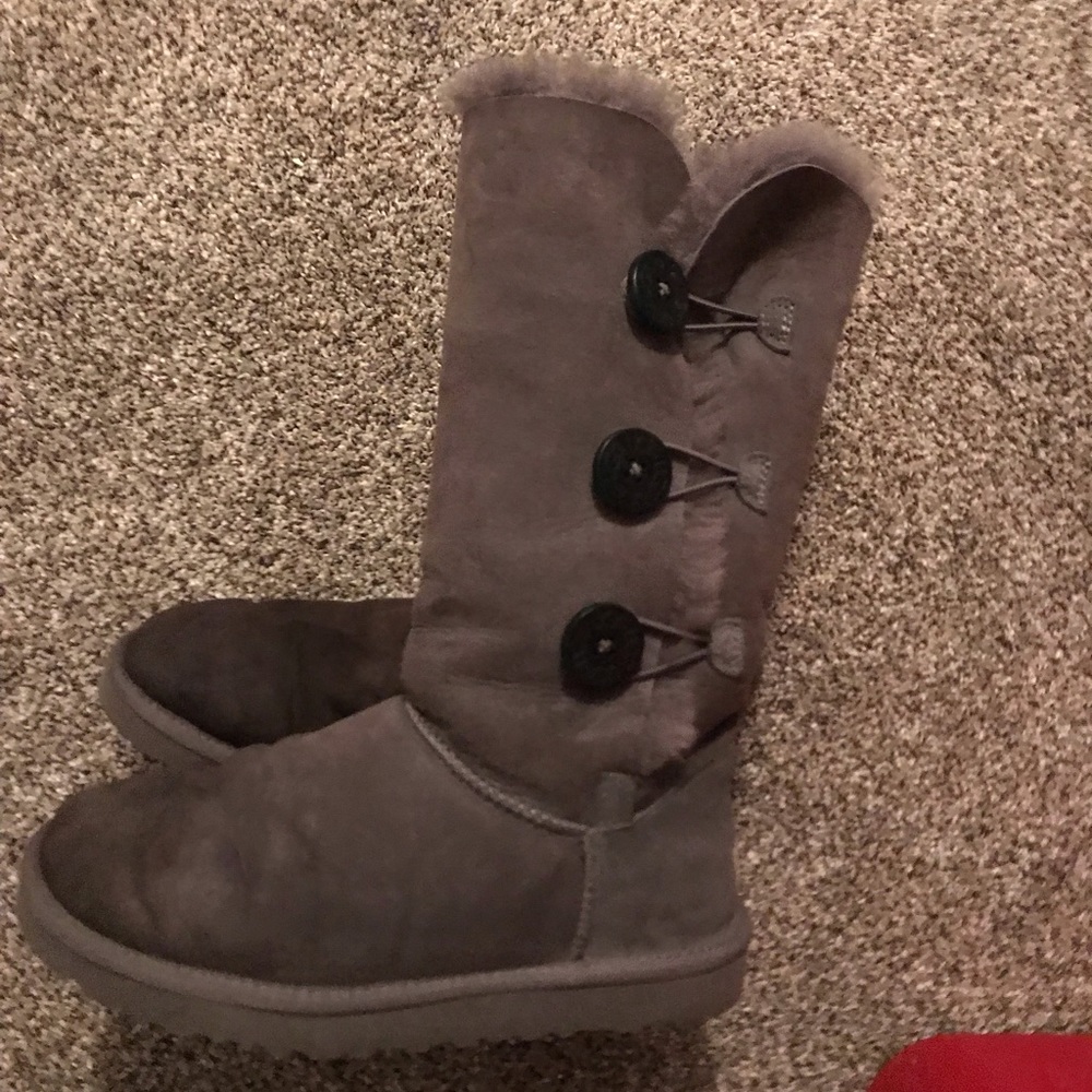 Uggs. Bailey Style. 7.